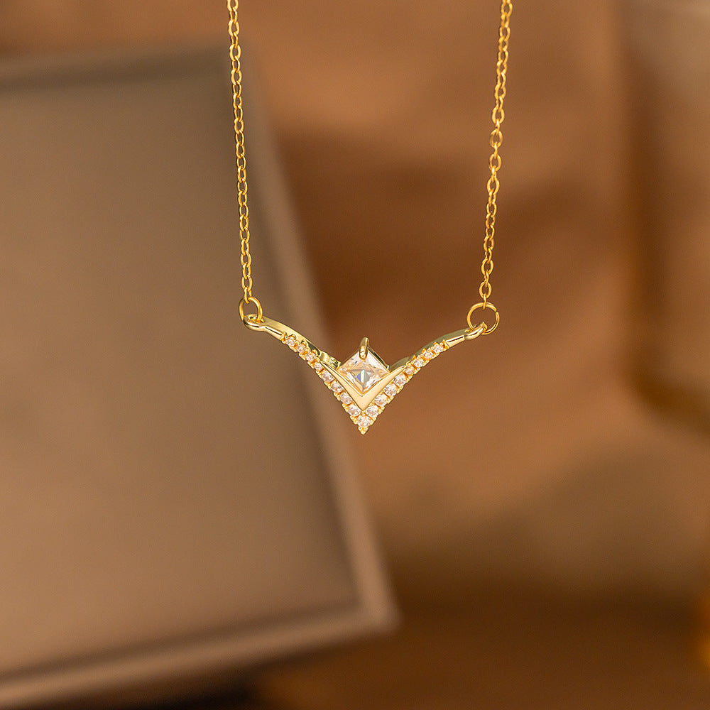 Fashionable Minimalist Necklace