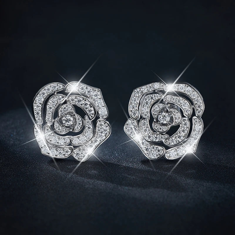 A Luxurious And Fashionable Flower Shaped Earring Set Featuring Top-quality Moissanite Stones, Made Of S925 Silver Electroplated With Platinum.