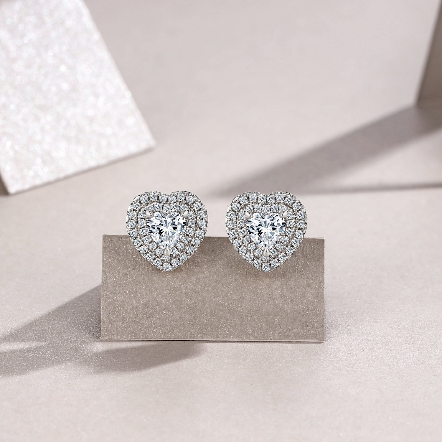 A Luxurious And Fashionable Heart Shaped Earring Set Featuring Top-quality Moissanite Stones, Made Of S925 Silver Electroplated With Platinum.