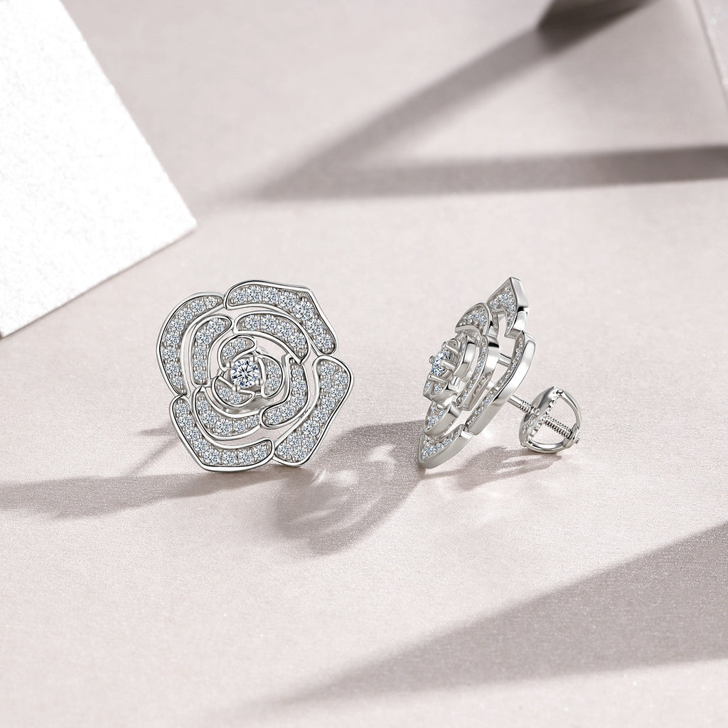 A Luxurious And Fashionable Flower Shaped Earring Set Featuring Top-quality Moissanite Stones, Made Of S925 Silver Electroplated With Platinum.