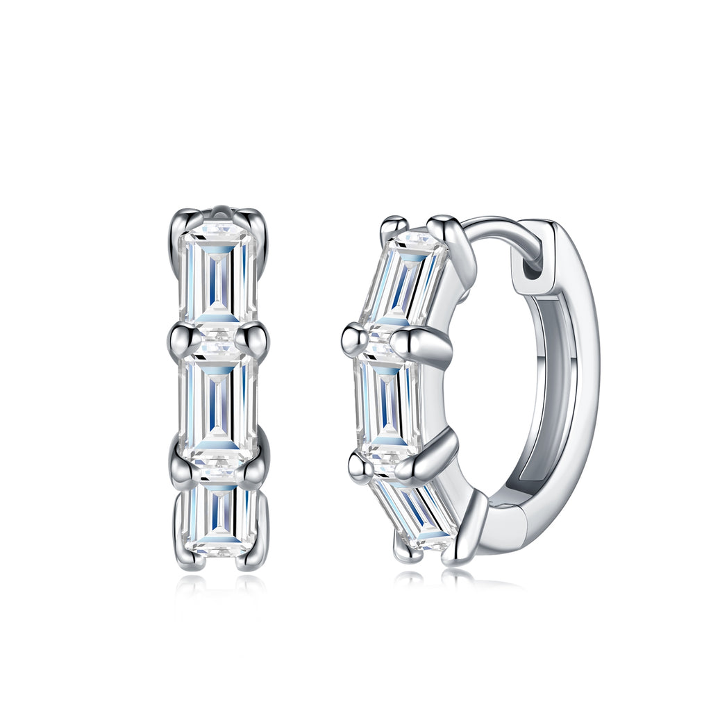 A Luxurious And Fashionable Ring Earring Set Featuring Top-quality Moissanite Stones, Made Of S925 Silver Electroplated With Platinum.