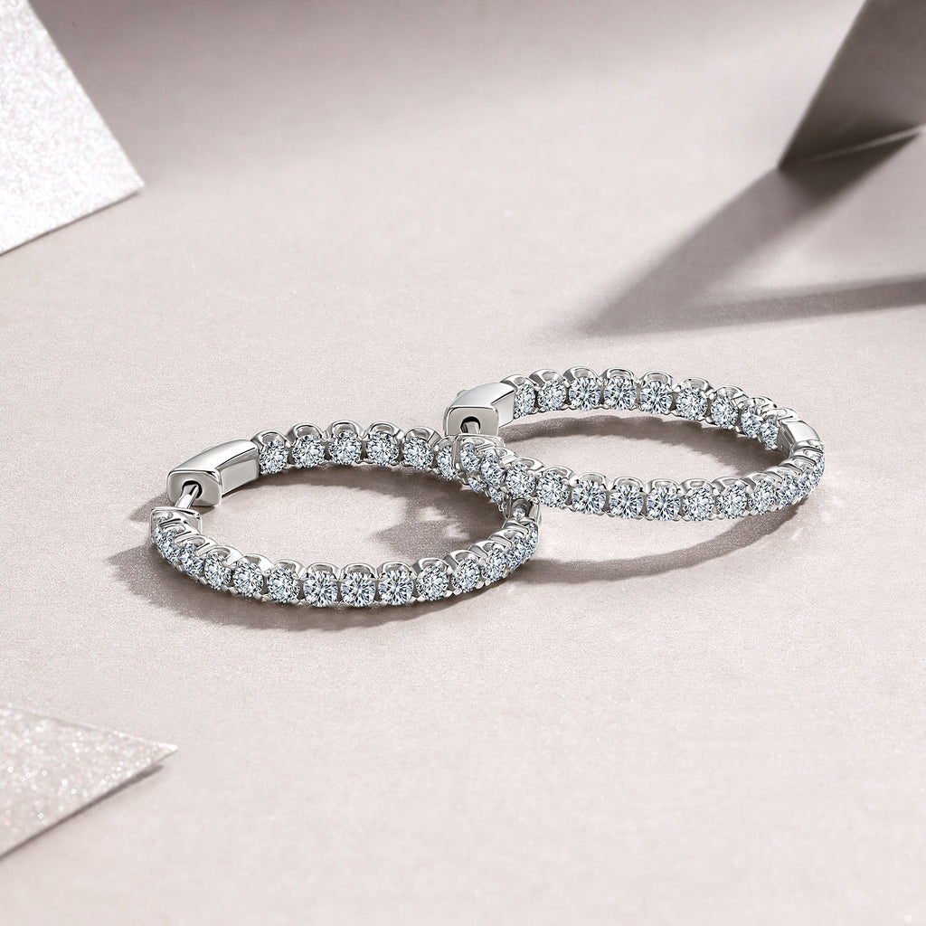 A Luxurious And Fashionable Ring Earring Set Featuring Top-quality Moissanite Stones, Made Of S925 Silver Electroplated With Platinum.