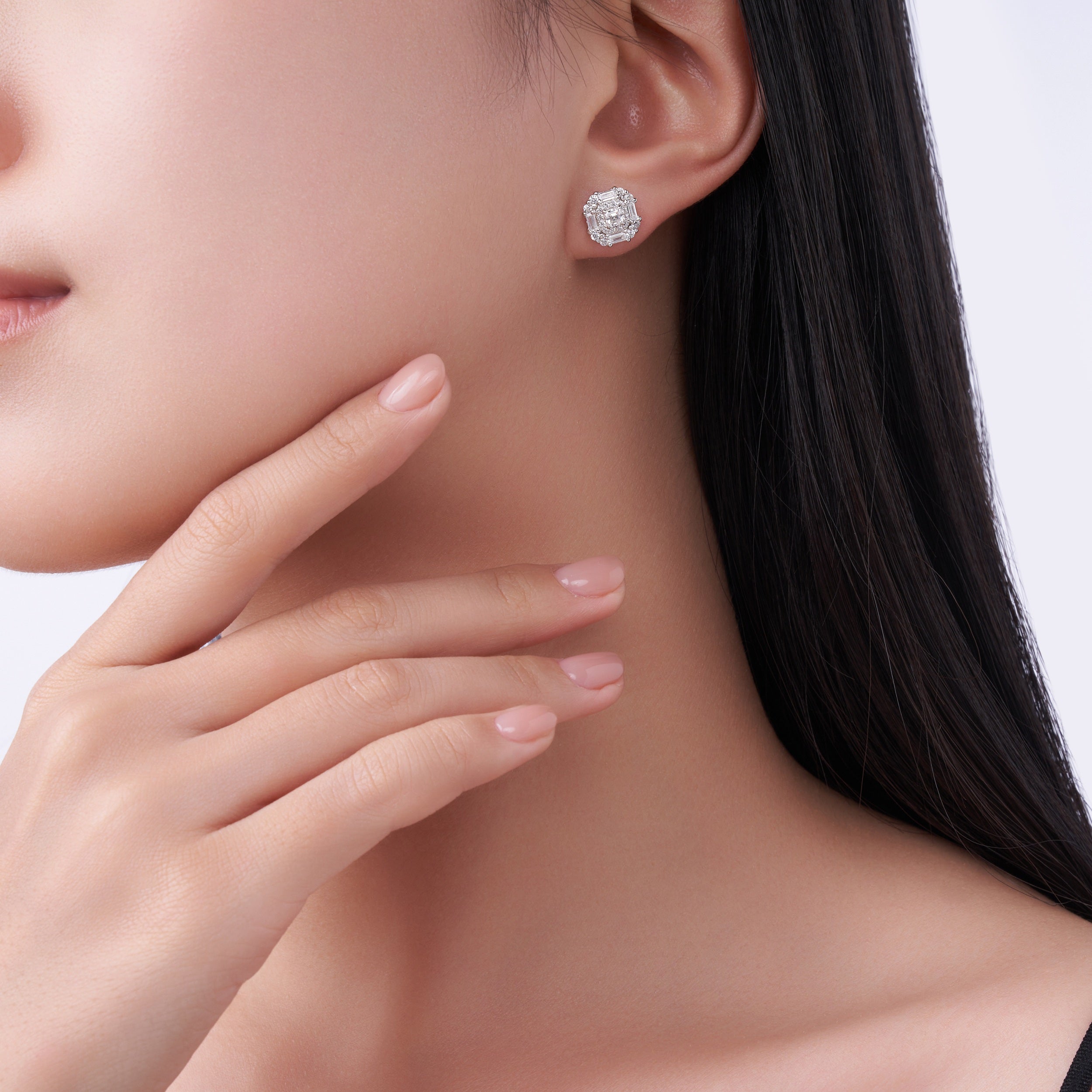 A Luxurious And Fashionable Minimalist Jewelry Earring Set Featuring Top-quality Moissanite Stones, Made Of S925 Silver Electroplated With Platinum.