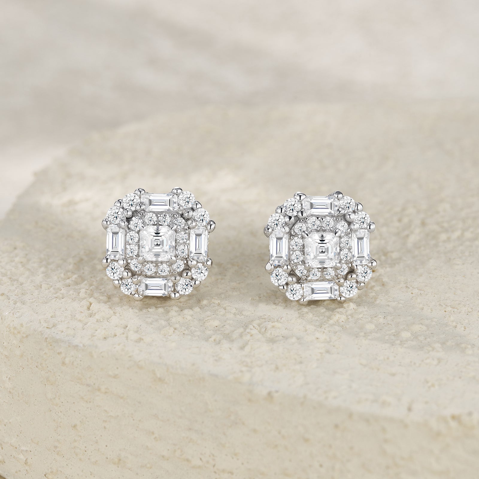 A Luxurious And Fashionable Minimalist Jewelry Earring Set Featuring Top-quality Moissanite Stones, Made Of S925 Silver Electroplated With Platinum.
